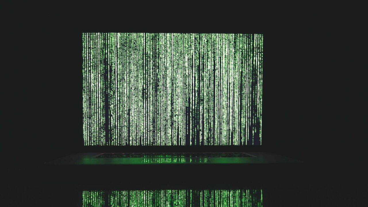 difference between symmetric and asymmetric encryption methods